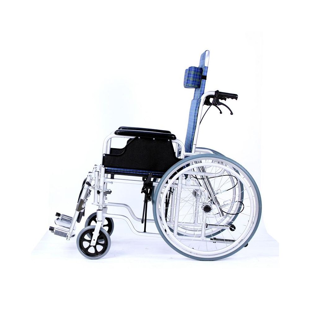 Универзална инвалидска количка со подвижен наслон и папучи кои се подесуваат - стандард DY